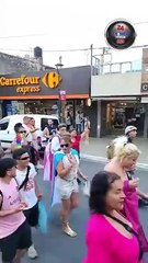 Desviados en la "Marcha del Orgullo" de Cosquín marcharon con consignas partidarias frente a un hecho aún bajo investigación