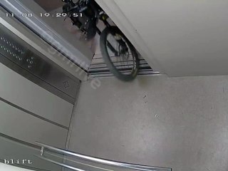 Son vélo électrique prend feu dans l'ascenseur