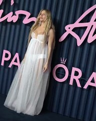 Sienna Miller anuncia su embarazo en la alfombra roja de los British Fashion Awards 2025