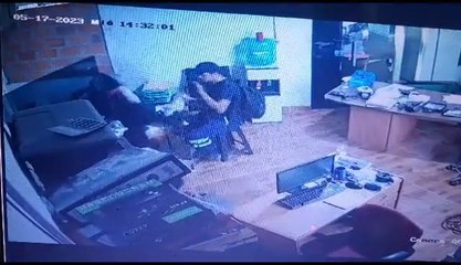 Dos Hombres Armados Robaron 108 Millones De Guaraníes En Menos De 30 Segundos De Una Distribuidora De Medrienda Escolar En Luque