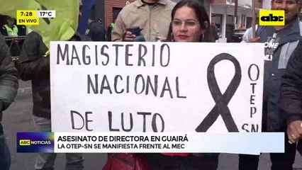 Video: Docentes se manifiestan frente al MEC