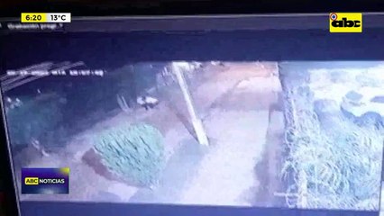 Video: Tras intensa lucha, víctima redujo a asaltante