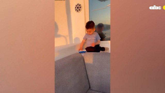 Miguel Almirón disfrutando de sus vacaciones en Santorini