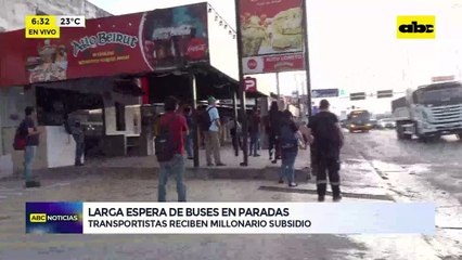 Video: Larga espera de buses en paradas