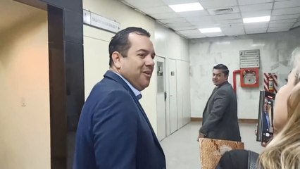 Ciudadanos Escrachan A Rodolfo Friedmann Tras Suspender Su Audiencia En Caso De Merienda Escolar