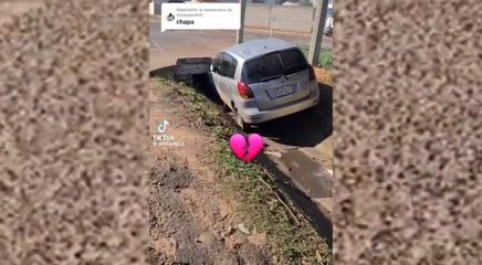 Vehículo Quedó Por Varios Días En La Cuneta De La Ruta Py02.