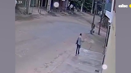 Una mujer se enfrenta a motoasaltante y evita el robo de sus pertenencias