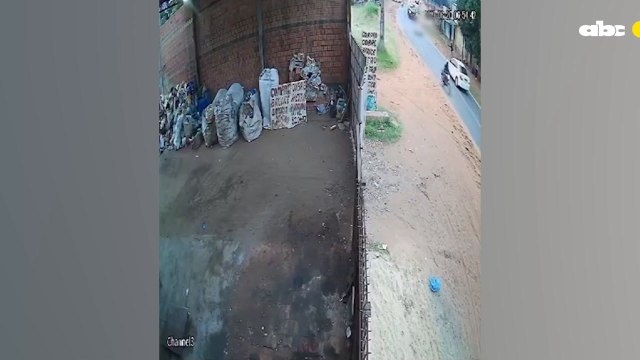 Joven motociclista muere arrollado por camión cisterna en Ypané