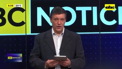 Video: Auto chocó contra paseo central y volcó