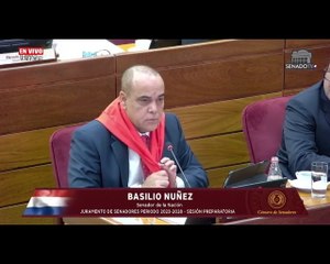 "Bachi" Núñez se pone el pañuelo colorado en su primera intervención como senador