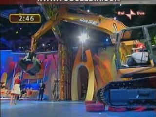 une meuf se fait désabiller par une peleteuse