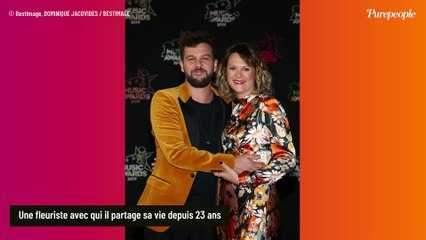 Claudio Capéo en couple depuis 23 ans avec Aurélie, une fleuriste avec qui il vit dans une petite ville loin de Paris