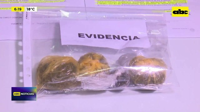 Video: Vendedor de frutas con marihuana en canasta