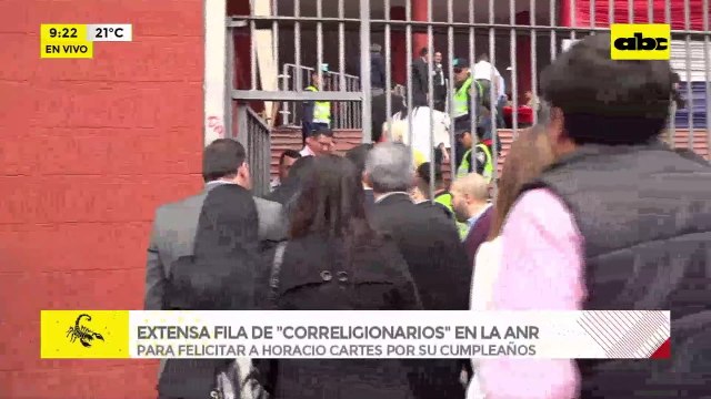 Extensa Fila De ‘’Correligionarios’' En La Anr Para Felicitar A Horacio Cartes Por Su Cumpleaños