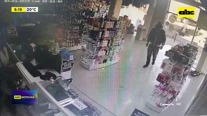 Video: Dos presuntos ladrones de farmacia reducidos