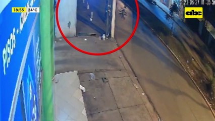 Video: Motochorros hieren a joven durante asalto en CDE