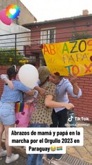 Exsenador Carlos Amarilla y su esposa dieron "abrazos de papá y mamá" en la Marcha del Orgullo
