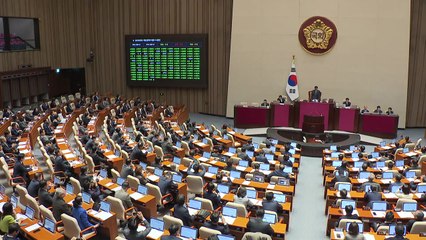 '727.9조' 내년도 예산안 국회 본회의 통과...5년 만에 법정시한 준수 / YTN