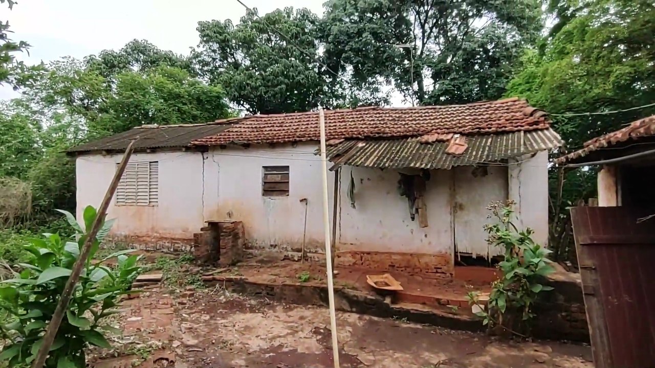 TERRÍVEL CASA SINISTRA ONDE ABANDONARAM TODAS AS COISAS DENTRO