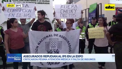 Video: Asegurados repudian al IPS en la Expo