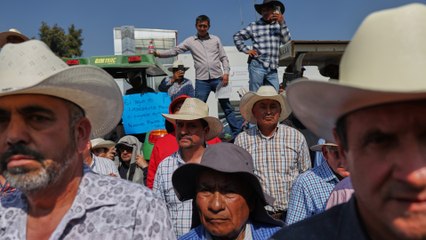 Diputados aprueban la Ley de Aguas mientras campesinos protestan frente a la Cámara