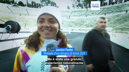 Olimpiadi invernali: Atene consegna la fiamma olimpica all'Italia