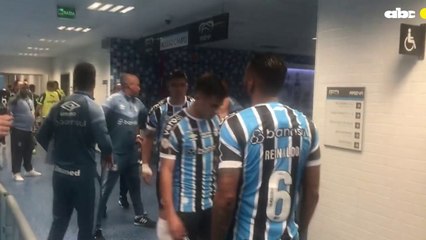 El cruce entre Gustavo Gómez, Reinaldo y Luis Suárez