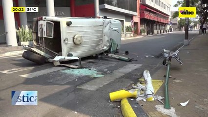Video: choque entre automóvil y ambulancia en el Centro