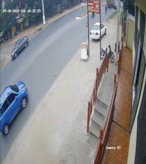 Video del accidente de moto en el que una adolescente de 15 años murió al ser arrollada por un camión semirremolque