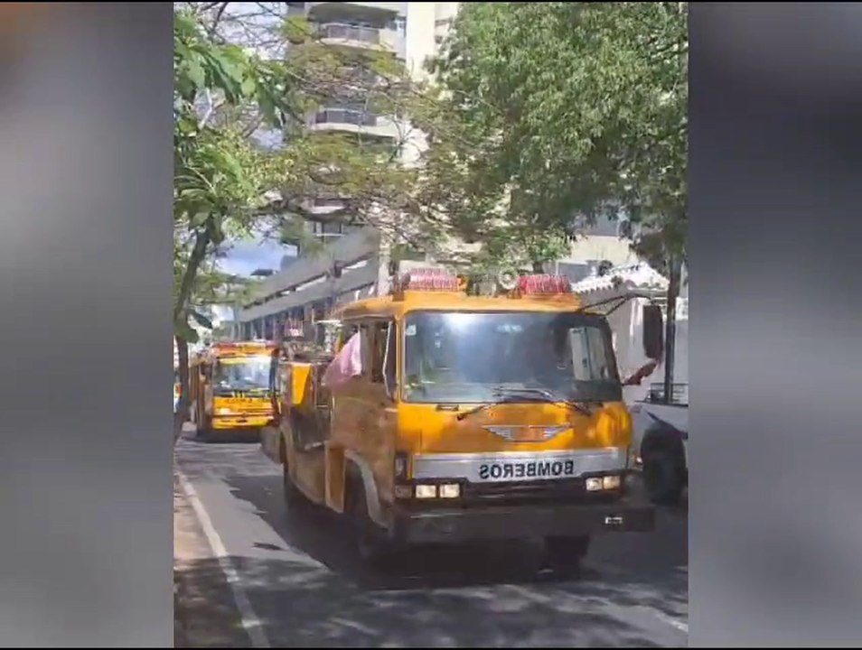 Caravana Del Cuerpo De Bomberos Voluntarios Del Paraguay