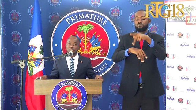 Pòt pawòl Primati a Ené Val prezante bilan travay premye minis la.