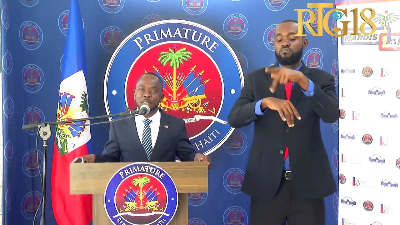 Pòt pawòl Primati a Ené Val prezante bilan travay premye minis la.