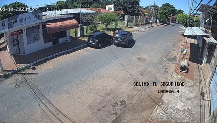 Hurtaban accesorios de vehículos y fueron detenidos