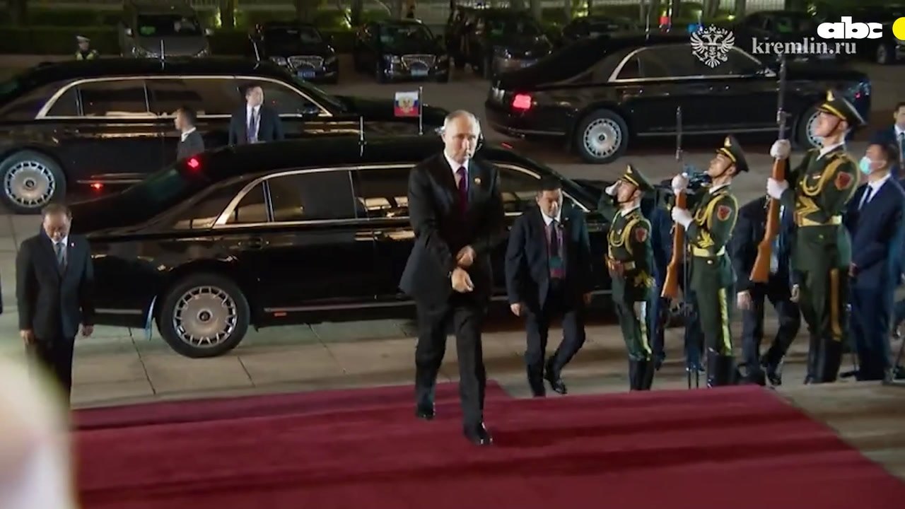 Putin es recibido por Xi Jinping