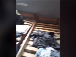 Destrozos En Las Habitaciones De Los Guardiacárceles