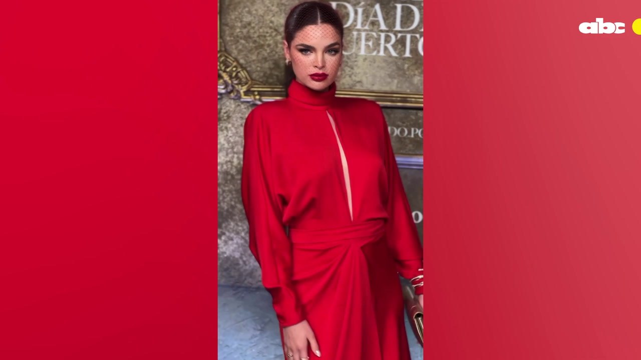 Nadia Ferreira en la alfombra negra de la Gala de Día de Muertos