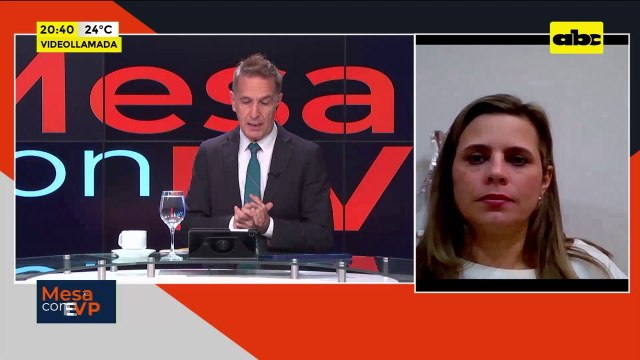 Maestría y doctorado al mismo tiempo: senadora asegura que ambos culmino en dos años