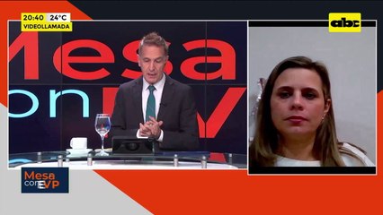 Maestría y doctorado al mismo tiempo: senadora asegura que ambos culmino en dos años