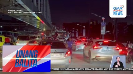 Taxi, bumangga sa concrete barriers sa EDSA-Guadalupe | Unang Balita