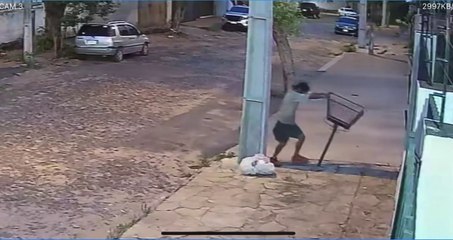 Así roban basureros y tapas de la Essap en el barrio Trinidad de Asunción