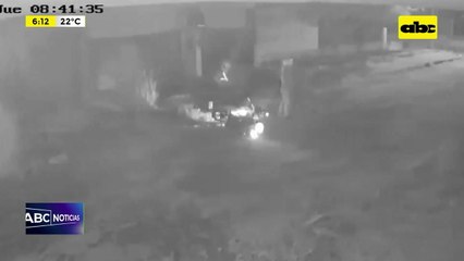 Video: dura pelea contra motoasaltantes evitó robo