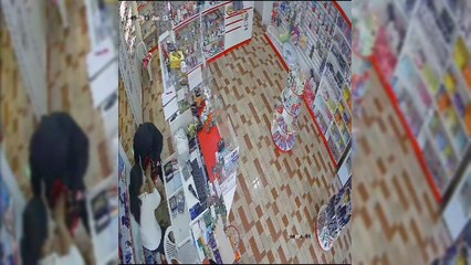 Dos “motochorras” asaltaron una farmacia en Coronel Oviedo