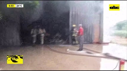Video: Incendio en depósito de juguetes en San Lorenzo