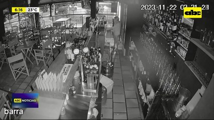 Video: Detenida tras robo a un local comercial