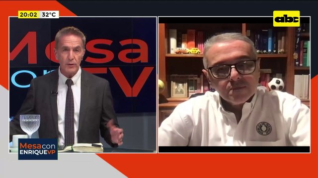 Título de Hernán Rivas: MEC archivó informe que aconsejaba su anulación, dijo Casañas Levi