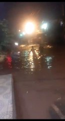 Hombre desaparece tras ser arrastrado por arroyo desbordado