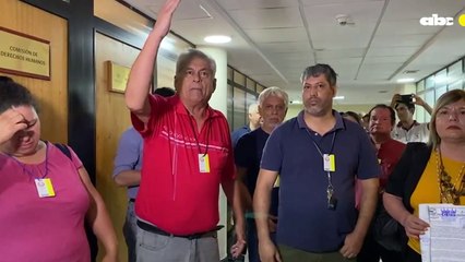 Gremialistas Se Manifiestan En Los Pasillos Del Congreso