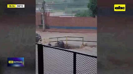 Video: salvaron a un joven de ser llevado por el raudal en San Lorenzo