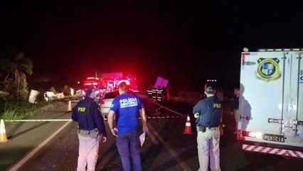 Corpo de motorista que morreu na BR-369 é recolhido pelo IML; Carro estava carregado com drogas