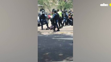 Cascos azules reprimen a manifestantes contra la ley de Superintendencia de Jubilaciones